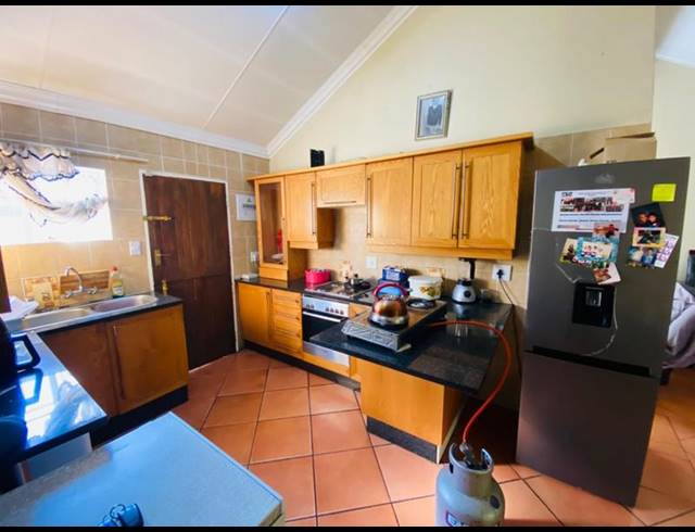 3 BEDROOM HOUSE FOR SALE IN HALFWAY GARDENS